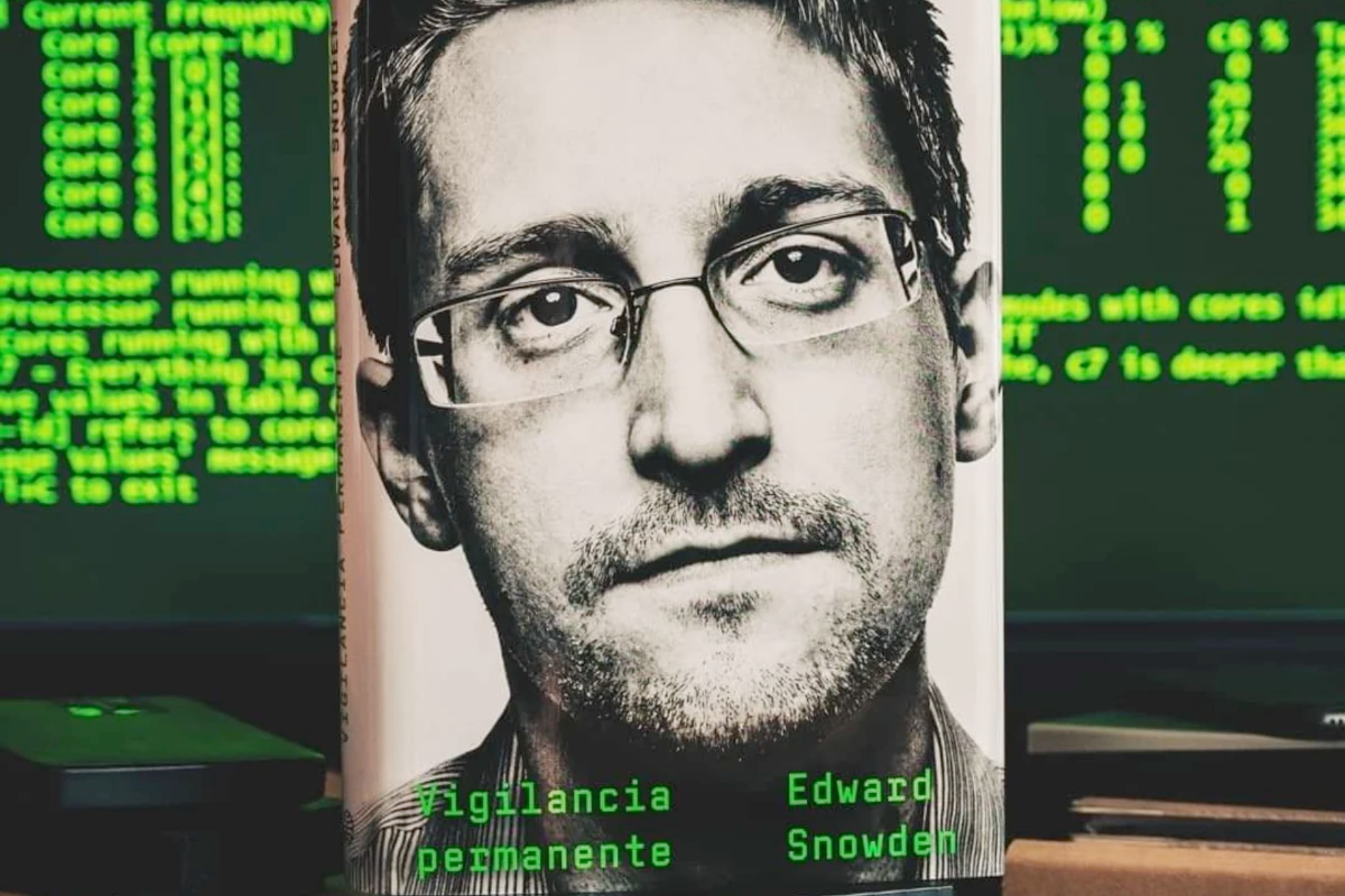 Registro Permanente de Edward Snowden: Análisis Completo sobre Ciberseguridad y Privacidad Digital